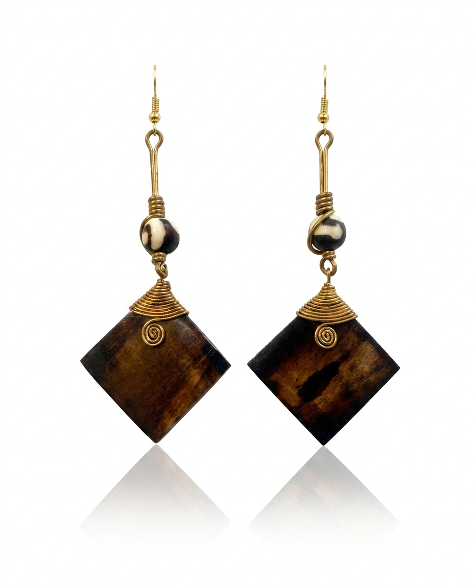 Boucles d'oreille Mbao - losange en bois sombre, spirale dorée