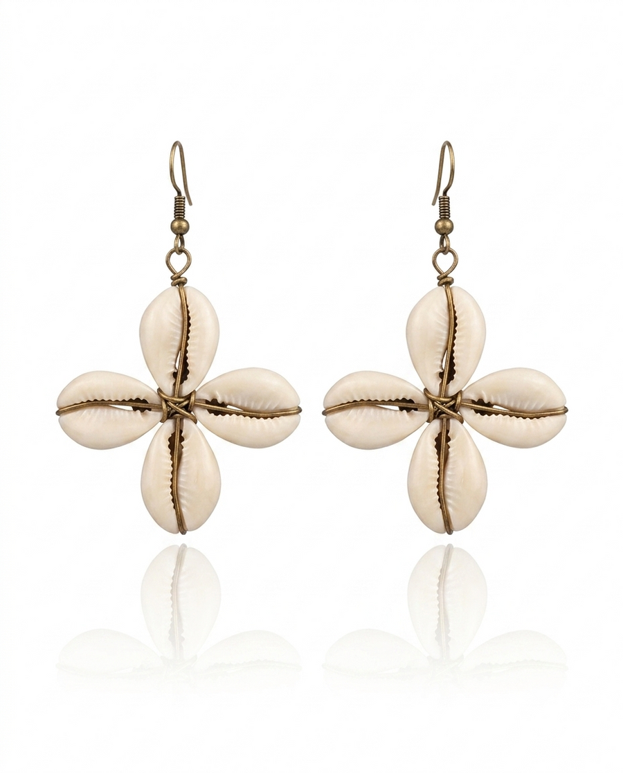 Boucles d'oreille Ua - fleur de cauris, fil bronze