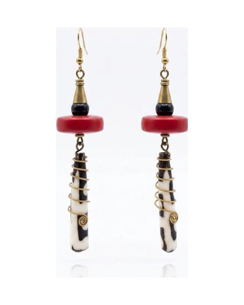 Boucles d'oreille Heri - perles rouges et blanches à franges